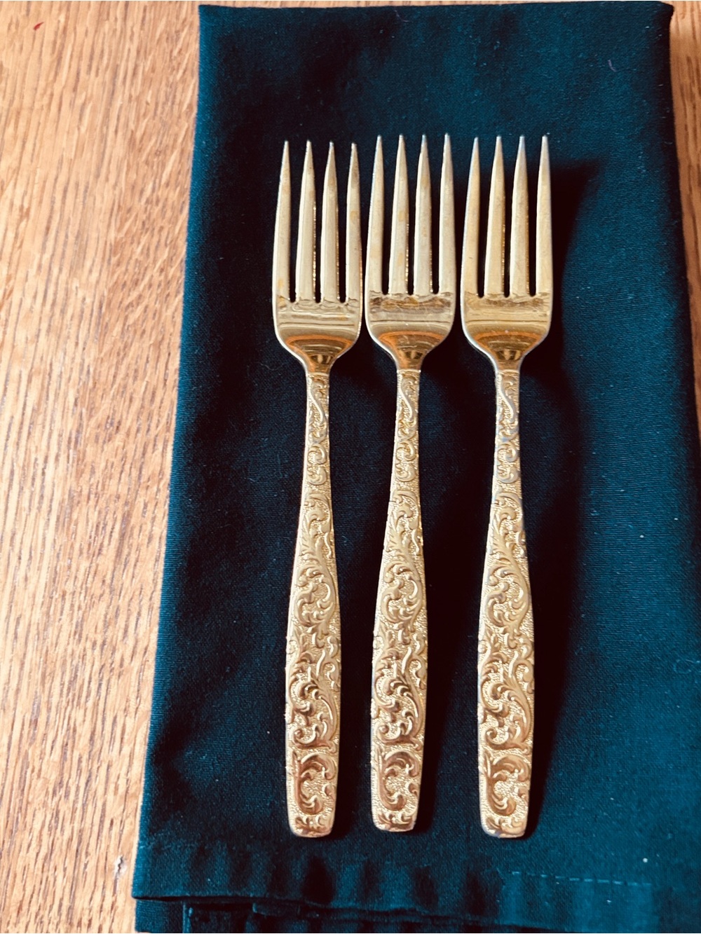 Elegant Gold Ornate Golden Scroll, Americana Golden Heritage Dinner Forks - 3